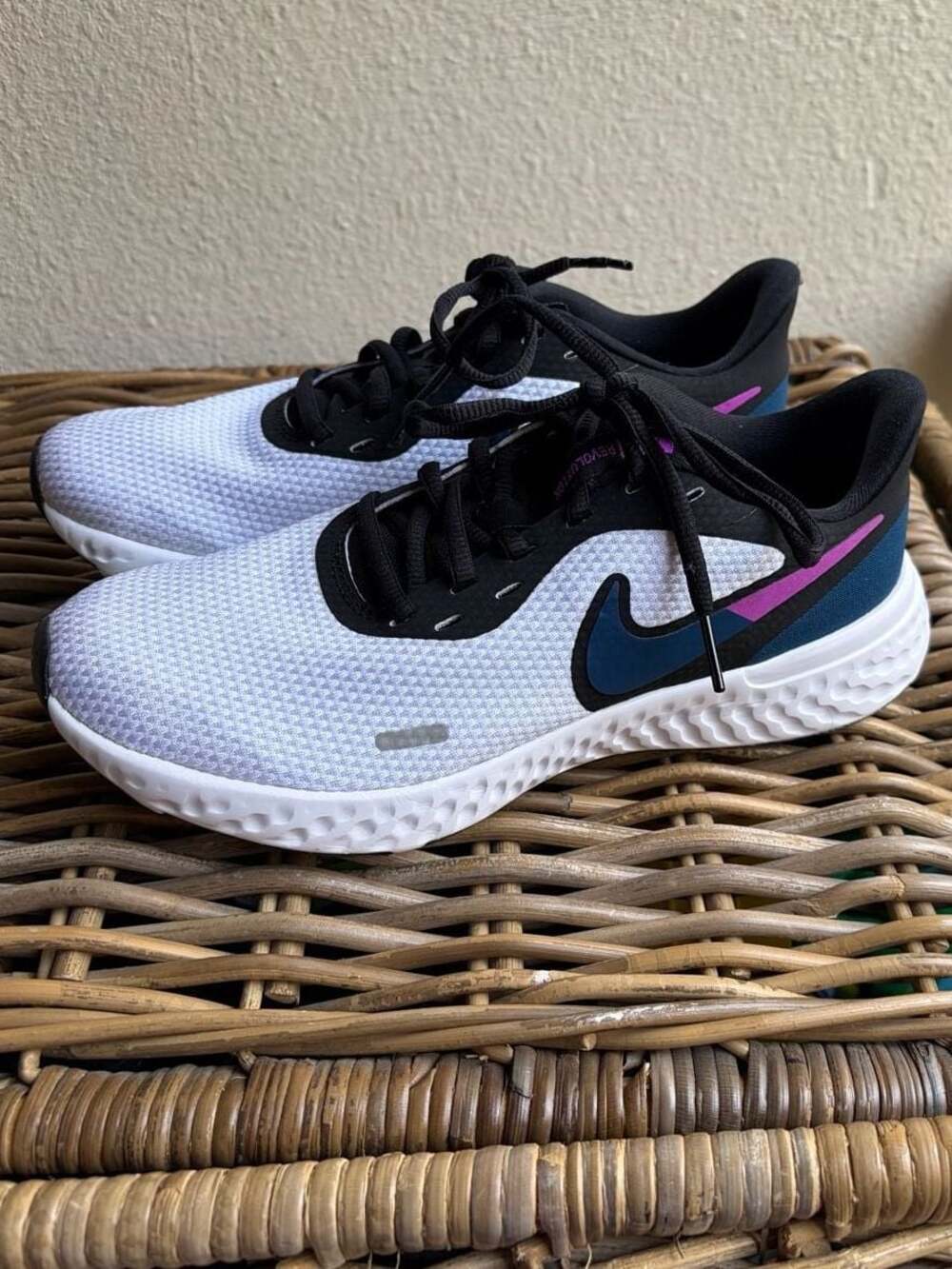 Nike Women's Revolution 5 Running Shoes White/Valerian Blue BQ3207-102 - Picture 9 of 10